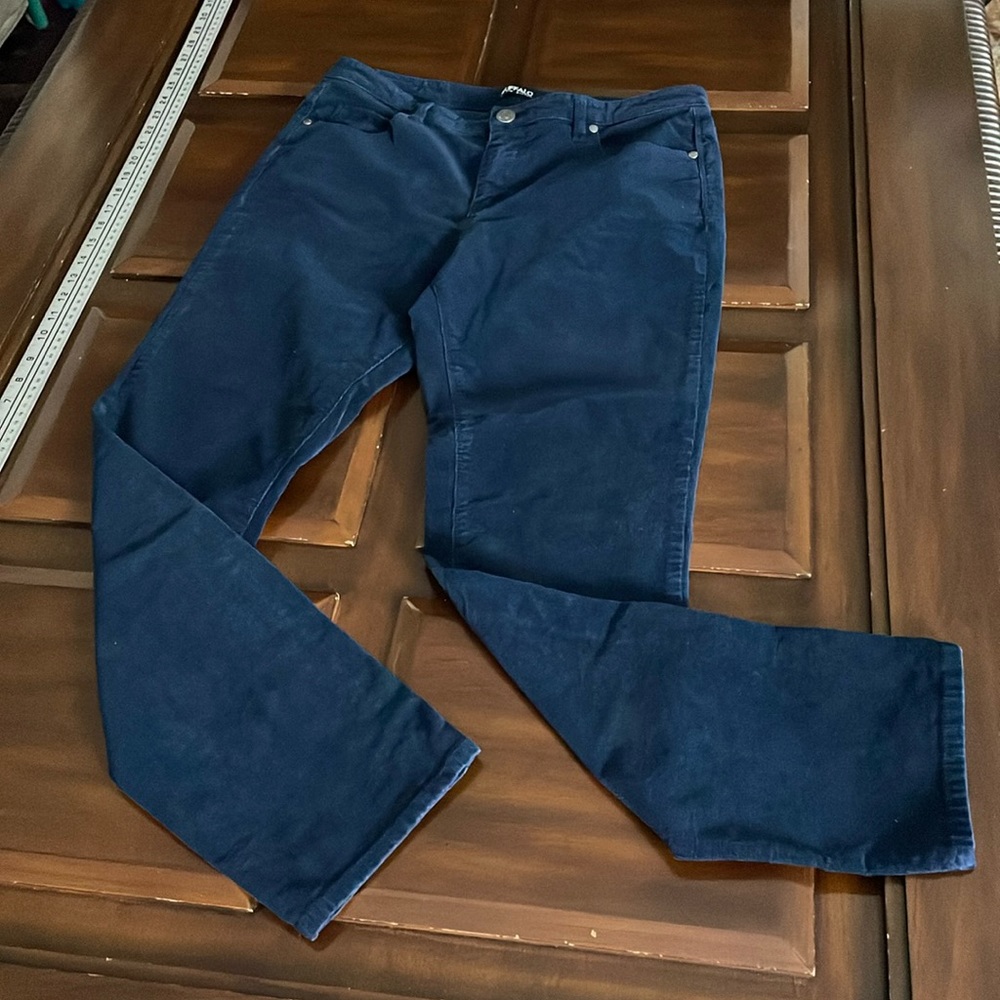 Women’s size 12/32 buffalo supreme midrise skinny stretch darkblue corduroy pant